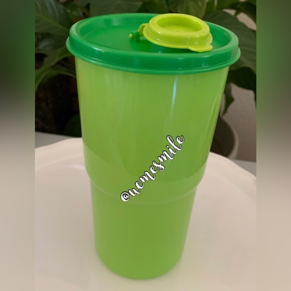 Tupperware Thirst Quake Mega Tumbler
